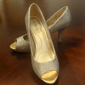 Bandolino Dressy Warm Silvery Gold Crystal Sparkly Open Toe Pumps Size 6.5